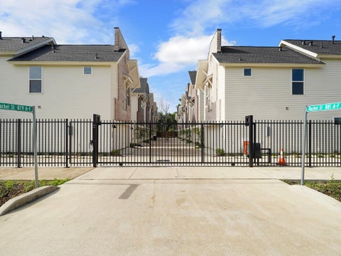 Photo of 881 Rachel Street #A, Houston, TX 77091 (MLS # 26789745)