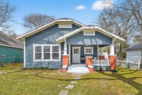 302 Epps Street Tomball TX 77375