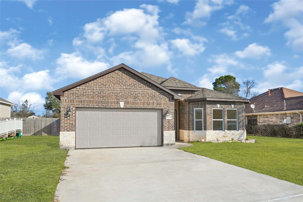 Photo of 2832 Ashley Street, La Marque, TX 77568 (MLS # 92143828)