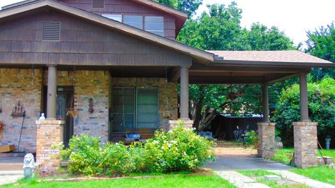 Photo of 100 W Caroline Street, Trinity, TX 75862 (MLS # 87358835)