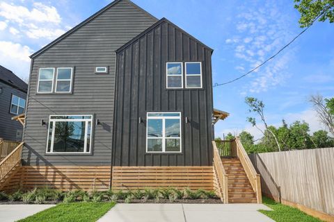 Photo of 764 Dillard Street #A, Houston, TX 77091 (MLS # 93191884)