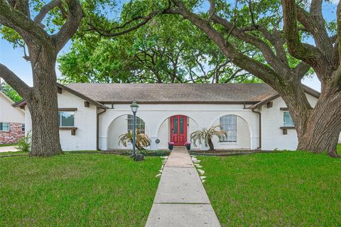 Photo of 11507 Barwood Bend Drive, Houston, TX 77065 (MLS # 72485145)