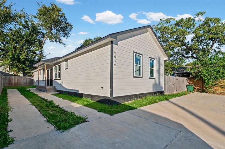 Photo 1 of 28 — 7939 Goode Street, Houston, TX 77012