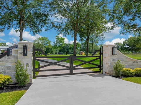Photo of 18859 Kinkaid Road W RD, Montgomery, TX 77316 (MLS # 44135750)