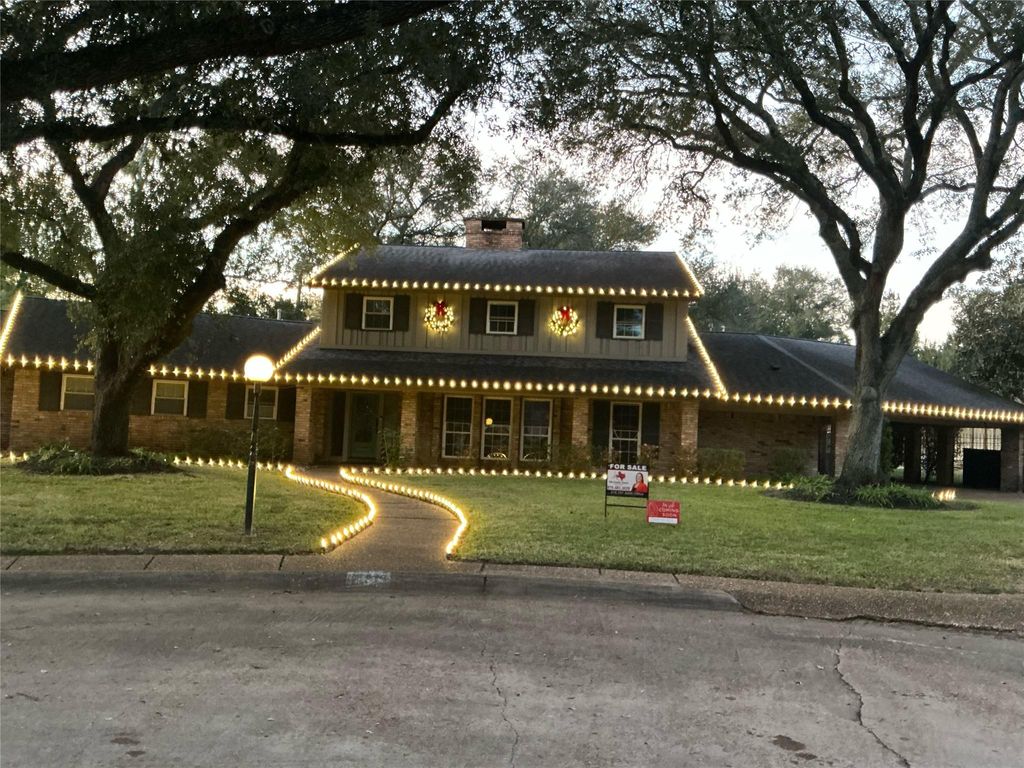 Photo of 3 Pine Place, Angleton, TX 77515 (MLS # 98917500)