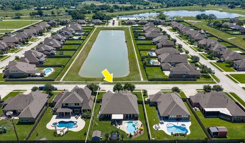 Photo of 1283 Laurel Lane, Angleton, TX 77515 (MLS # 78849784)