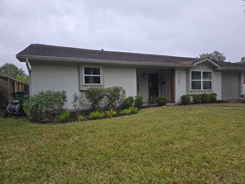 Photo of 11102 Endicott Lane, Houston, TX 77035 (MLS # 70749518)