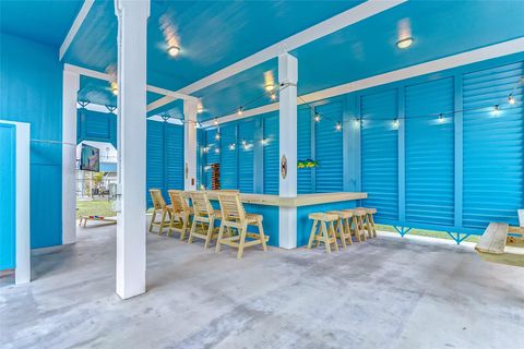 Photo of 967 Bowers Lane, Crystal Beach, TX 77650 (MLS # 19937305)