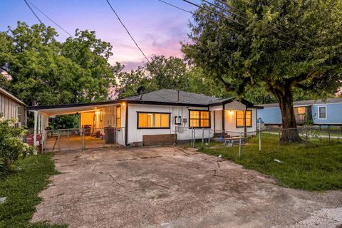 Photo of 211 Arcadian Drive, Crosby, TX 77532 (MLS # 54408151)