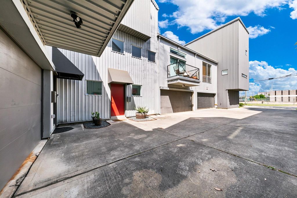 Photo of 2614 Chenevert Street, Houston, TX 77004 (MLS # 14323473)