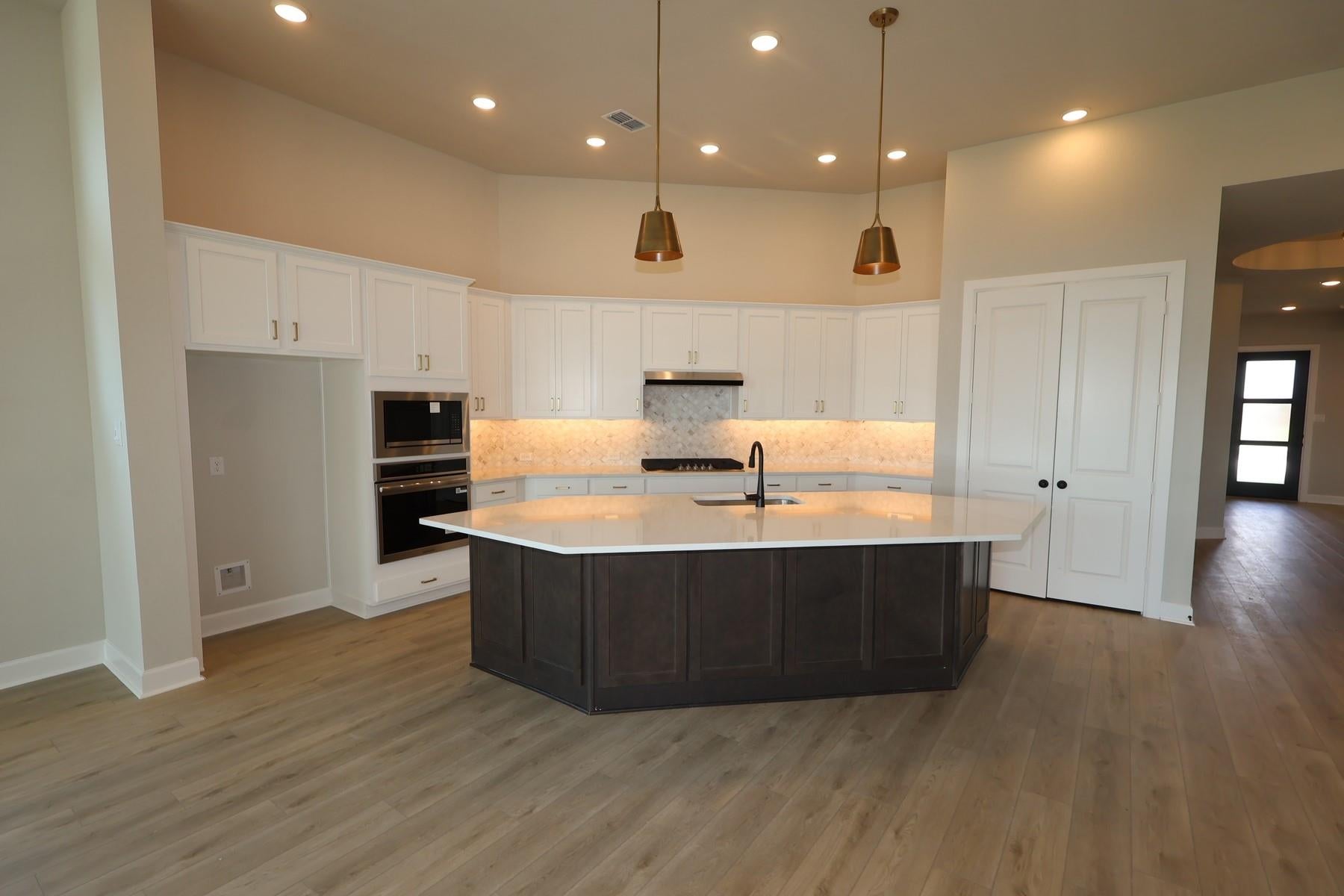 4915 Benton Woods Trail