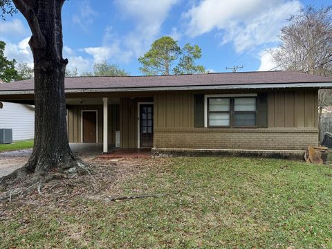 Photo of 2305 Linwood Lane, Bay City, TX 77414 (MLS # 81395728)