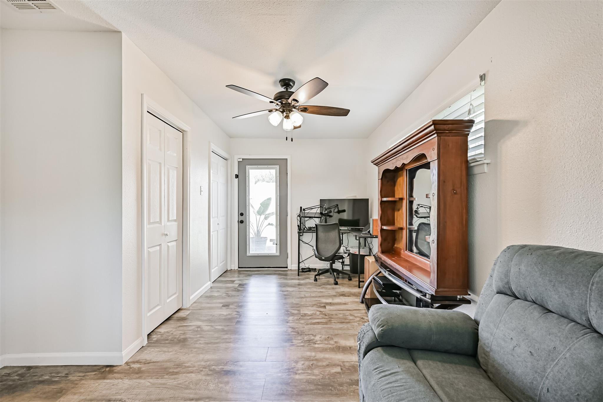 1813 Meadowview Drive