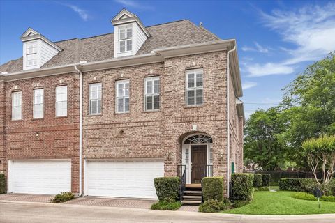 Photo of 1811 Devonshire Cres, Houston, TX 77030 (MLS # 76759806)