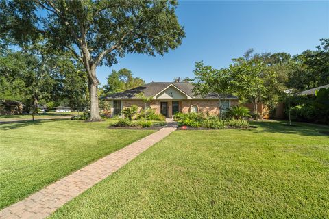 Photo of 2003 Richvale Lane, Houston, TX 77062 (MLS # 22727839)