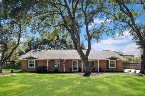 Photo of 1907 Dellore Lane, League City, TX 77573 (MLS # 49926058)