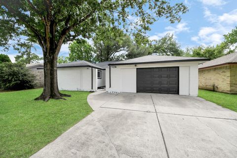 Photo of 20010 Cottonglade Lane, Humble, TX 77338 (MLS # 42222294)