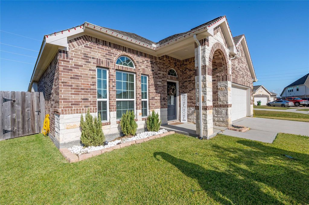 Photo of 14143 Medina Drive, Baytown, TX 77523 (MLS # 87947329)