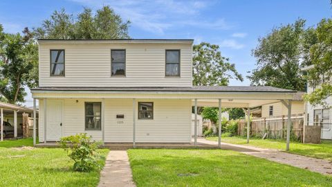 Photo of 1225 3rd Avenue N, Texas City, TX 77590 (MLS # 29280225)