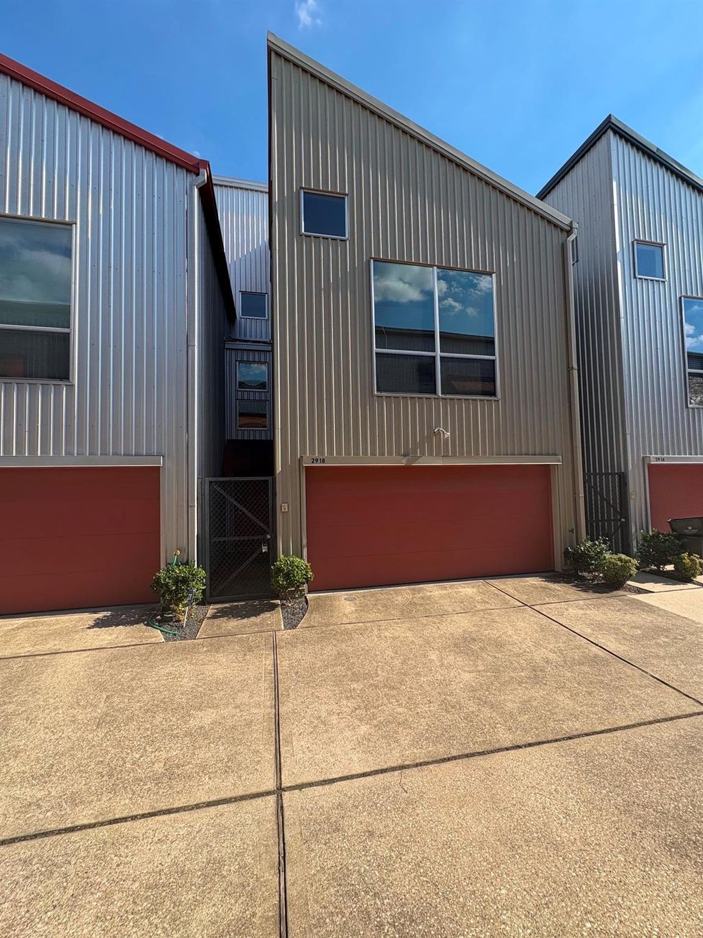 Photo of 2918 Commerce Street, Houston, TX 77003 (MLS # 81920958)