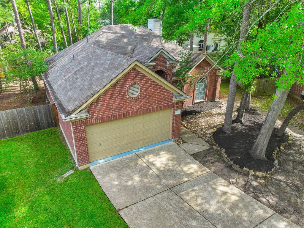 Photo of 18 Maize Meadow Place, The Woodlands, TX 77381 (MLS # 92313853)