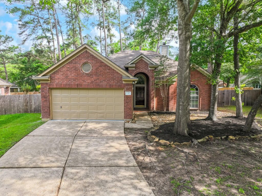 Photo of 18 Maize Meadow Place, The Woodlands, TX 77381 (MLS # 92313853)