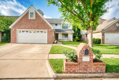 Photo of 608 Prairie Lane, Angleton, TX 77515 (MLS # 72082537)