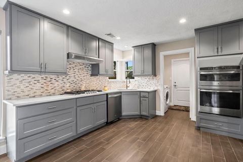 Photo of 11715 Park Creek Drive, Houston, TX 77070 (MLS # 98002456)