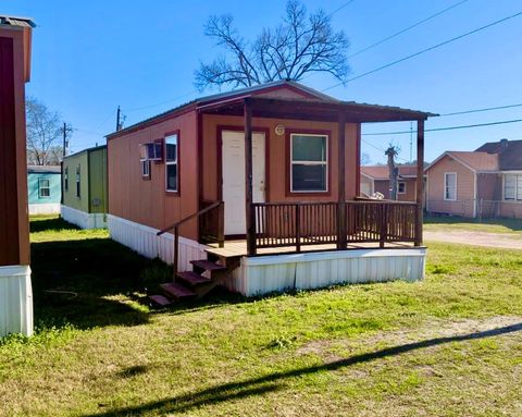 Photo of 401 N Clegg Street, Trinity, TX 75862 (MLS # 38746016)