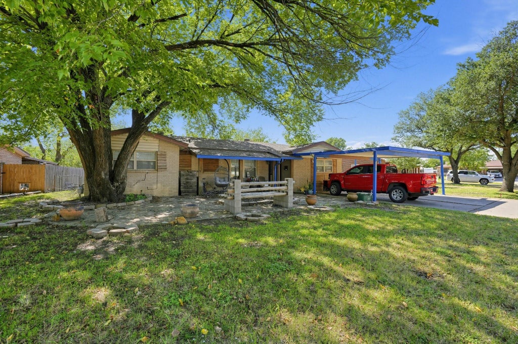 Photo of 357 W Southern Avenue, Saginaw, TX 76179 (MLS # 23674714)