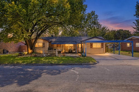 Photo of 357 W Southern Avenue, Saginaw, TX 76179 (MLS # 23674714)