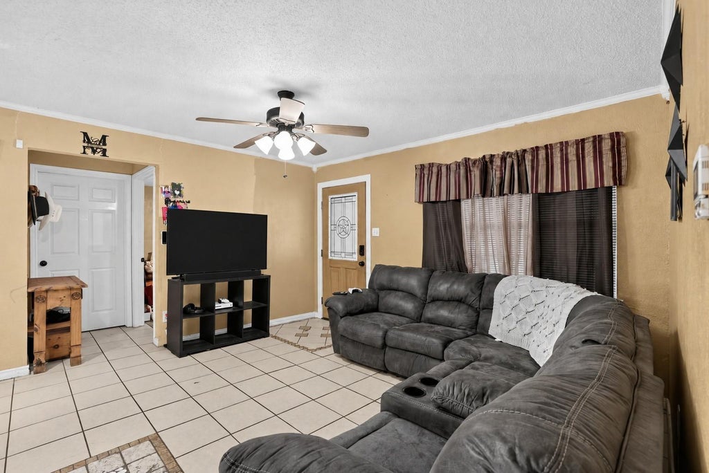 Photo of 357 W Southern Avenue, Saginaw, TX 76179 (MLS # 23674714)