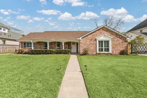 Photo of 12118 Perthshire Road, Houston, TX 77024 (MLS # 17168303)