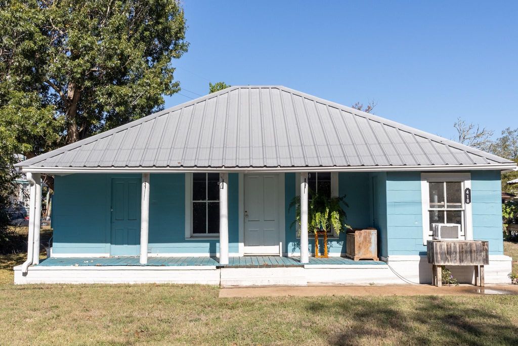 Photo of 418 W Austin Street, Bellville, TX 77418 (MLS # 85011045)