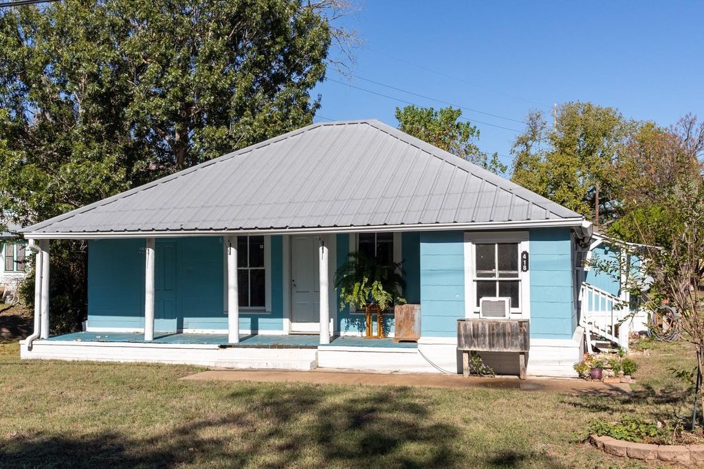 Photo of 418 W Austin Street, Bellville, TX 77418 (MLS # 85011045)