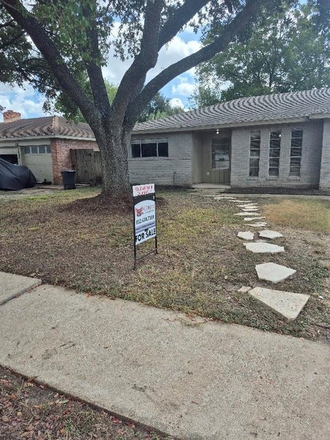 Photo of 11607 Radford Lane, Meadows Place, TX 77099 (MLS # 51434560)