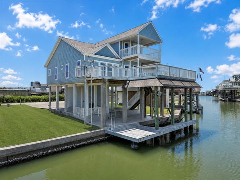 Tiny photo for 314 Windward Way, Tiki Island, TX 77554 (MLS # 76546397)