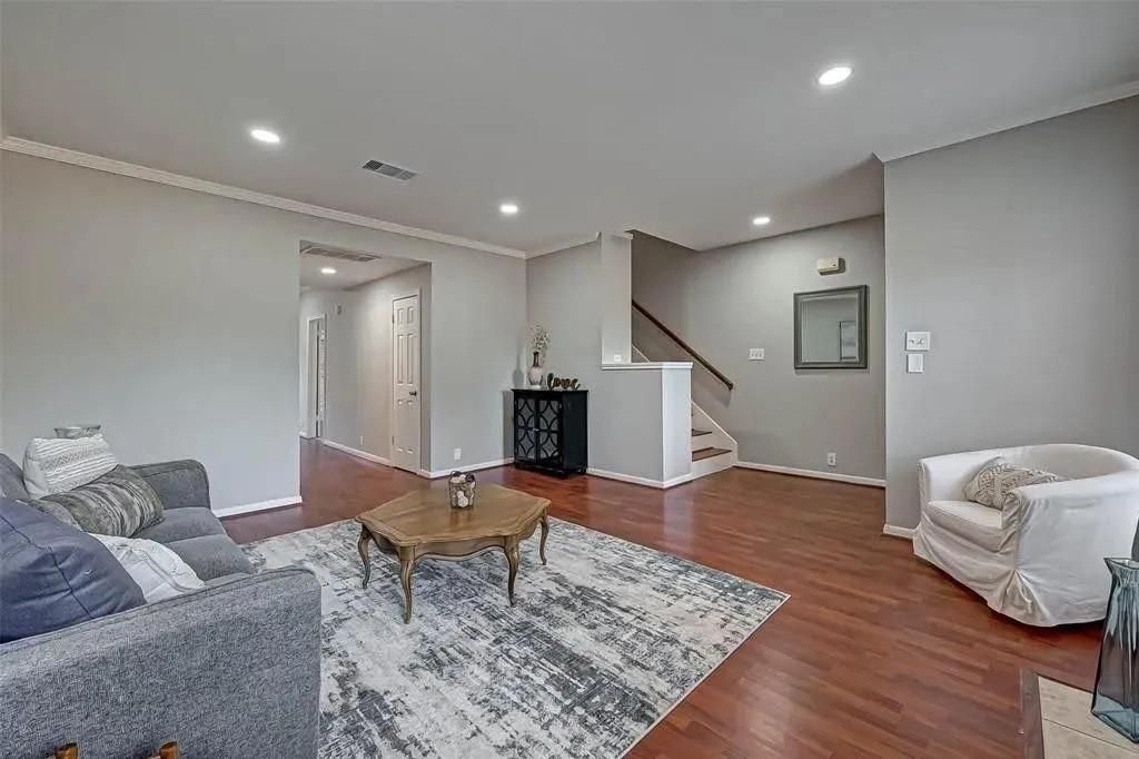 Photo of 2604 Bering Drive #2604, Houston, TX 77057 (MLS # 5015666)