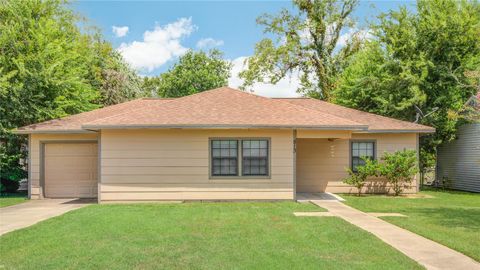 Photo of 513 Farrer Street, Angleton, TX 77515 (MLS # 72405269)