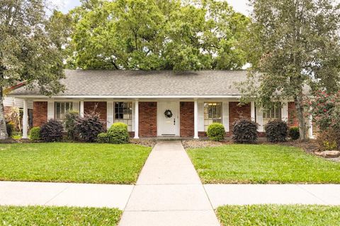 Photo of 1313 Lafayette Avenue, Pasadena, TX 77502 (MLS # 49564177)