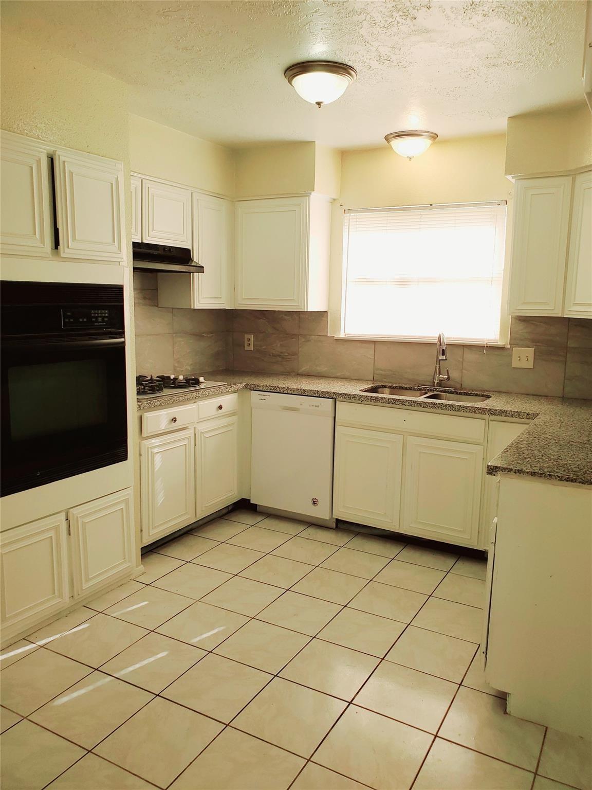 11806 Hillcroft Avenue