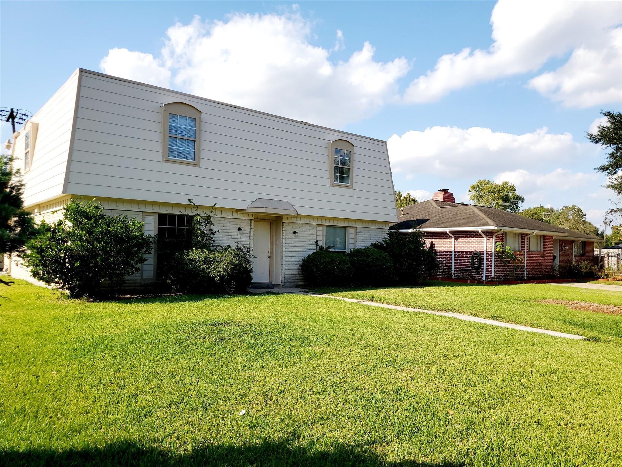 11806 Hillcroft Avenue