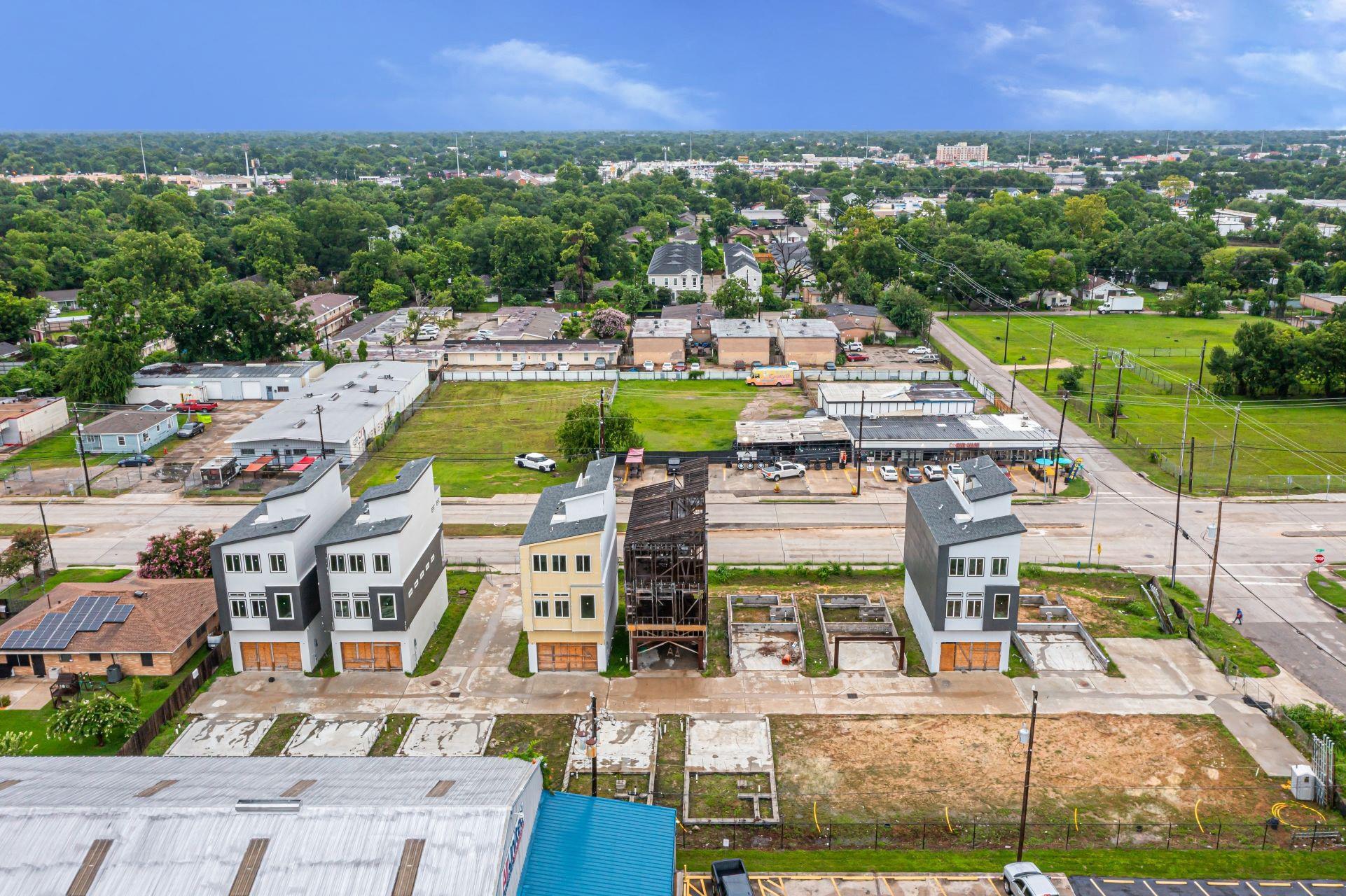 302 W Hamilton Street