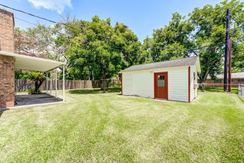 Tiny photo for 305 Yaupon Street, Sweeny, TX 77480 (MLS # 13049044)