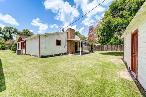 Tiny photo for 305 Yaupon Street, Sweeny, TX 77480 (MLS # 13049044)