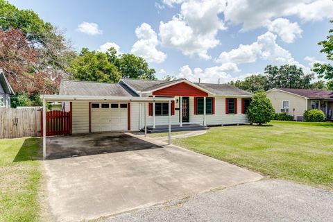 Tiny photo for 305 Yaupon Street, Sweeny, TX 77480 (MLS # 13049044)