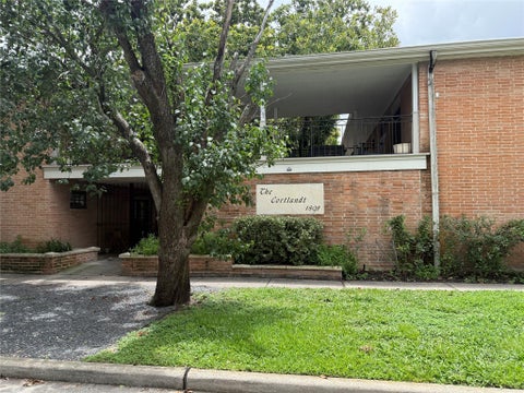 Photo of 1801 Cortlandt Street #17, Houston, TX 77008 (MLS # 42276056)