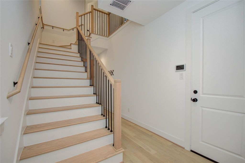 Photo of 2315 Sherwin Street, Houston, TX 77007 (MLS # 86692572)