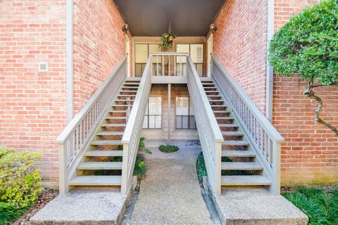 Photo of 2829 Timmons Lane #161, Houston, TX 77027 (MLS # 883908)