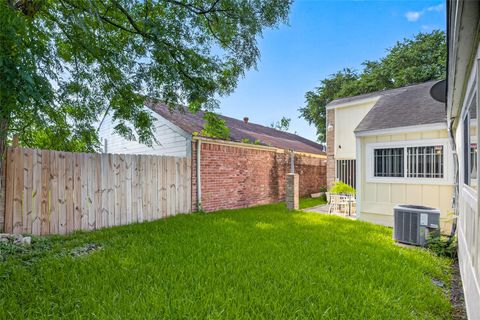 Tiny photo for 11562 Bellspring Drive, Houston, TX 77072 (MLS # 18661222)